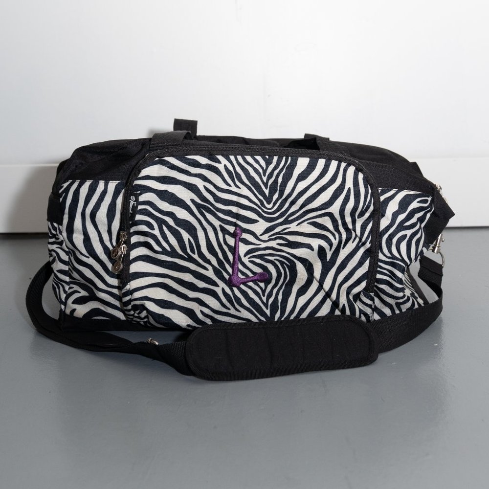 ❤️SOLD❤️ Embroidered L duffle bag